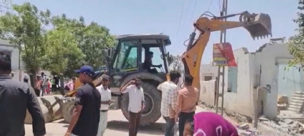 લોટસ કોલોની દબાણ હટાવાયું