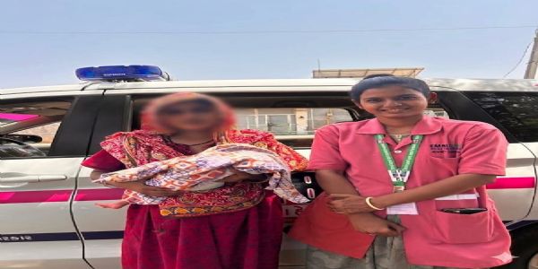 બોટાદ 181 અભયમ ટીમે નવજાત બાળકનું માતા સાથે મિલન કરાવ્યું