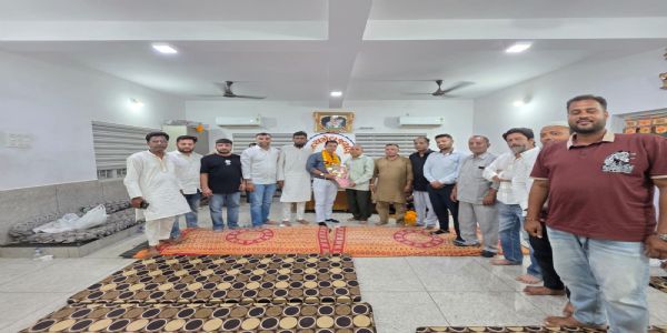 નગરપાલિકાના નવયુક્ત પ્રમુખ ને નગરપાલિકાના કાઉન્સિલરોએ સાગર ફાઉન્ડેશન ખારવા સમાજની ઓફિસે હારતોળા અને શાલ ઓઢાડી