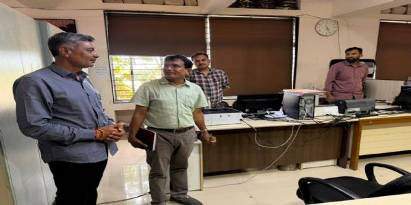 ગીર સોમનાથ જિલ્લા પંચાયત પ્રમુખ દ્વારકાદાસ દોમડિયાએ શિક્ષણ વિભાગની મુલાકાત લીધી
