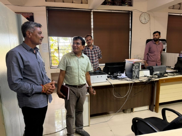 જિલ્લા પંચાયત પ્રમુખ  દ્વારકાદાસ દોમડિયાએ શિક્ષણ વિભાગની મુલાકાત