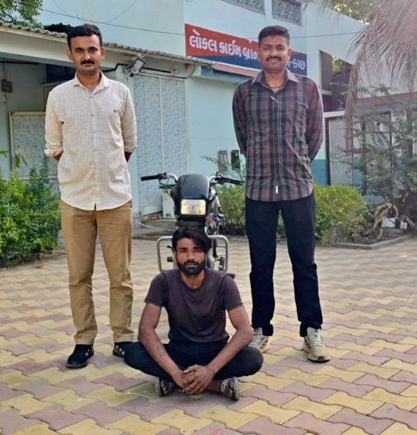 મોટર સાયકલ કેસનો આરોપી મુદ્દામાલ સાથે