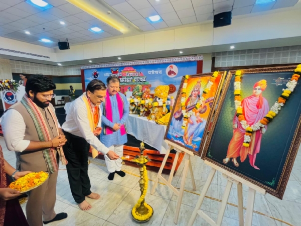 અભાવિપની રાષ્ટ્રીય કાર્યકારી પરિષદ બેઠકમાં દીપ પ્રાગટ્ય