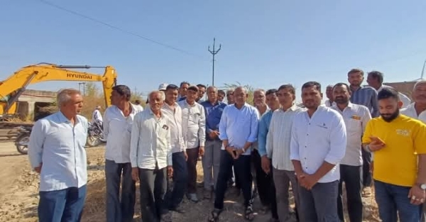 લુણકી ગામે તળાવ ઊંડું ઉતારવાના કાર્યનું ખાતમુહૂર્ત,