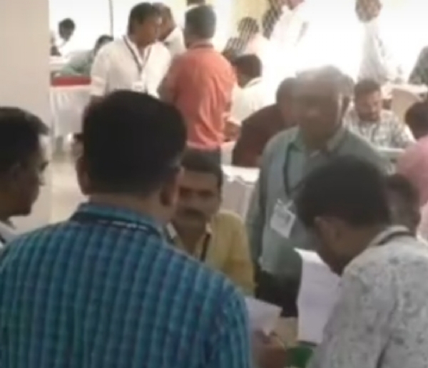 પાટણ નગરપાલિકાની સામાન્ય ચૂંટણીમાં સરકારી કર્મચારીઓના પોસ્ટલ બેલેટમાં કોંગ્રેસે ભાજપ પર 77 મતોની સરસાઈ મેળવી