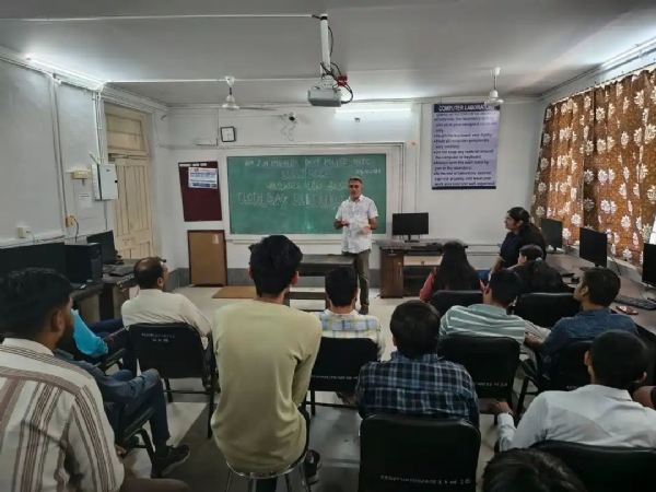 અમરેલી સરકારી પોલિટેકનિકમાં પર્યાવરણ જાળવણી અભિયાન, વિદ્યાર્થીઓનો ઉત્સાહભેર સહભાગ