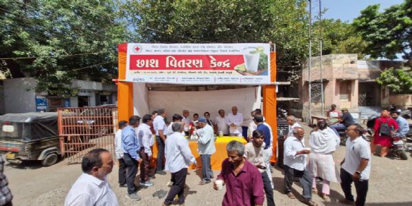 મહાનગરપાલિકા અને સામાજિક સંસ્થાના સંયુક્ત ઉપક્રમે છાશ વિતરણ કેન્દ્રનો શુભારંભ.