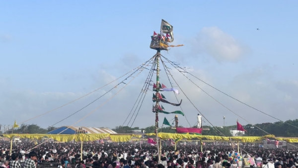 પોરબંદરમાં પ્રથમ વખત રામાપીરના ચાર ચોગઠનો મંડપ યોજ્યો. પોરબંદરમાં પ્રથમ વખત રામાપીરના ચાર ચોગઠનો મંડપ યોજ્યો.