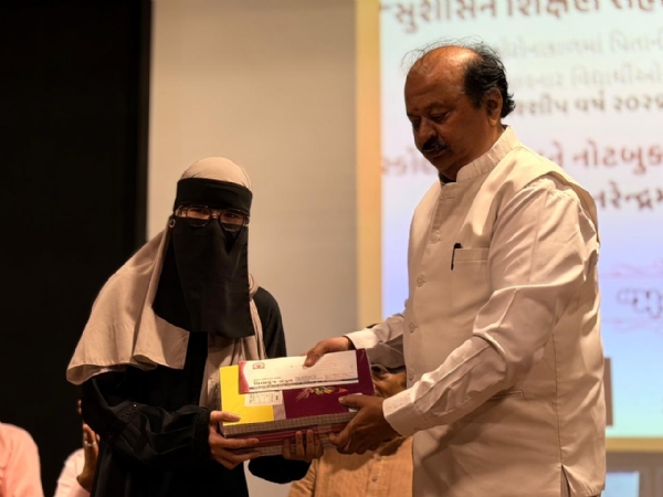 પૂર્ણેશભાઈ મોદી