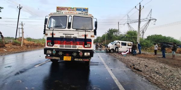 વાલિયાના કોંઢ નજીક ટેન્કર અને ઇકો ગાડી વચ્ચે અકસ્માત મહિલાનું સ્થળ પર મોત અન્ય 4 ઘવાયા