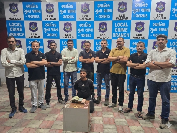 એલસીબી વલસાડે ઘરફોડ ચોરીનો ભેદ ઉકેલી આરોપી સાથે રૂ. 7.84 લાખનો મુદ્દામાલ ઝડપી પાડ્યો.