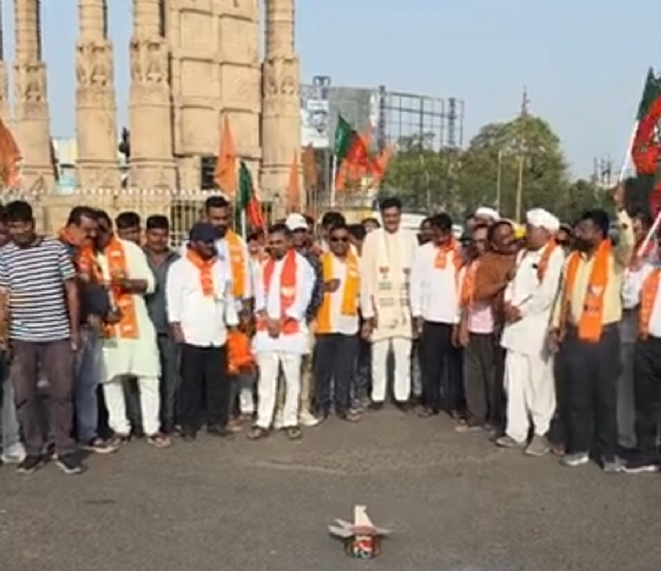 પાટણ જિલ્લા ભાજપ દ્વારા શહેરના બગવાડા ચોક ખાતે પશ્ચિમ બંગાળ, આસામ અને પુંડુચેરીમાં પાર્ટીની જીત નિમિત્તે વિજયોત્સવ યોજાયો