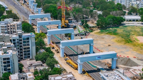 અમદાવાદ–વડોદરા રેલ્વે લાઈન પર ભારે બીમ