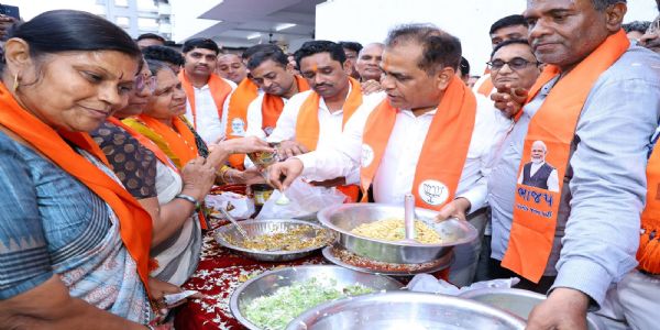 પશ્ચિમ બંગાળ, આસામ અને પુડ્ડુચેરીમાં ભાજપની જીત અંતર્ગત સુરતમાં મનાવાયો ભવ્ય વિજયોત્સવ