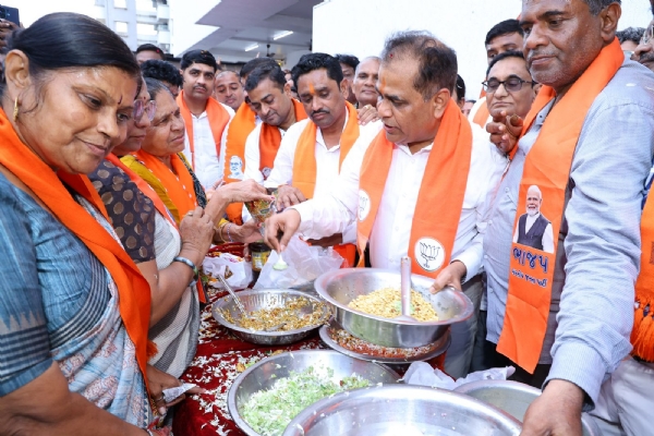 સુરતમાં ભાજપનો ભવ્ય વિજયોત્સવ