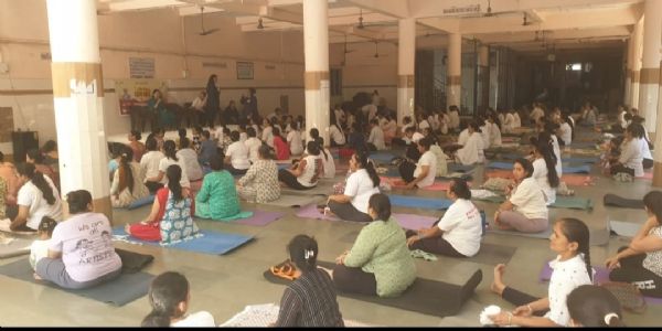 ગુજરાત રાજ્ય યોગ બોર્ડ દ્વારા સુરતના કતારગામ સ્થિત લક્ષ્મીકાંતની વાડી ખાતે યોગ સંવાદ યોજાયો