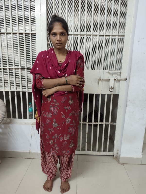નવજાત બાળકને જમીનમાં દાટી દેનાર માતા સહિત ત્રણ લોકોની અટકાયત.