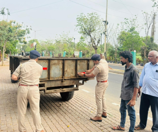 અકસ્માતો અટકાવવા RTO મહેસાણાની વિશેષ ઝુંબેશ : ખેડૂતોના વાહનો પર લગાવાયા રેડિયમ રિફ્લેક્ટર