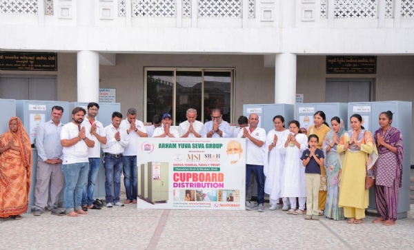 કબાટ વિતરણ કાર્યક્રમ