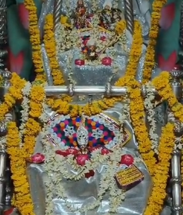 પાટણમા પવિત્ર અધિક માસ દરમિયાન શ્રી ગોપીનાથજી ભગવાનના મંદિરમાં દરરોજ વિવિધ મનોરથોનું આયોજન કરવામાં આવે છે.