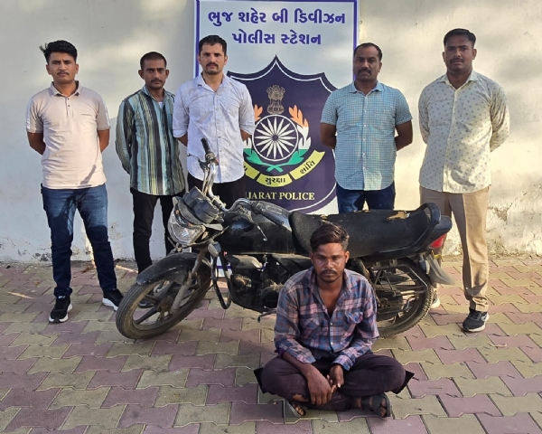 ચોરાયેલ મોટર સાયકલ સાથે આરોપી