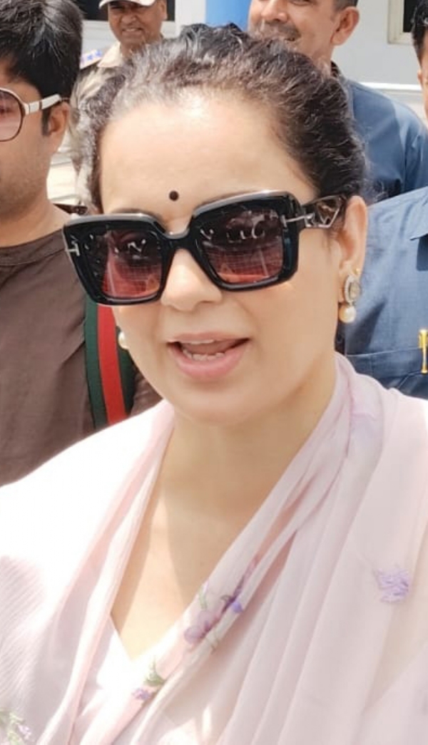 ફિલ્મ અભિનેત્રી અને સાંસદ કંગના રનૌત ફિલ્મ અભિનેત્રી અને સાંસદ કંગના રનૌત