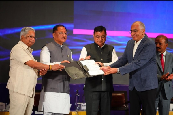 ‘છત્તીસગઢ ઇન્વેસ્ટર કનેક્ટ’ કાર્યક્રમમાં હૈદ્રાબાદના વિવિધ ક્ષેત્રોના અગ્રણીઓ સાથે એમઓયુ કરતા મુખ્યમંત્રી