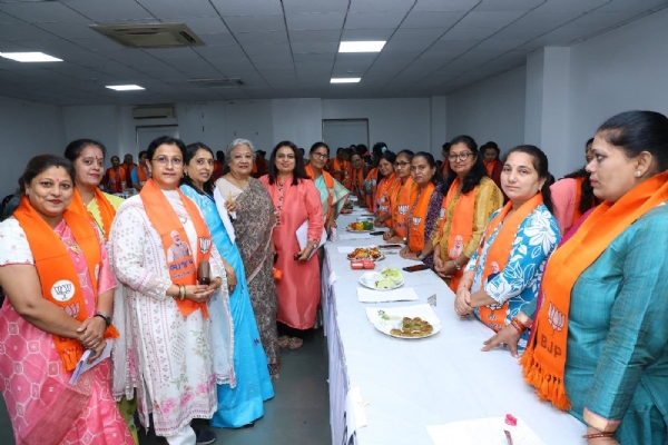 व्यंजन प्रतियोगिता में 100 महिलाओं ने लिया भाग
