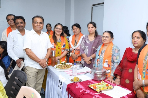 व्यंजन प्रतियोगिता में 100 महिलाओं ने लिया भाग