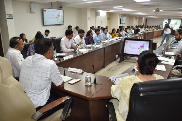 મહેસાણામાં જિલ્લા પ્રભારી સચિવ રંજીથ કુમારની અધ્યક્ષતામાં સર્વગ્રાહી સમીક્ષા બેઠક યોજાઈ મહેસાણામાં જિલ્લા પ્રભારી સચિવ રંજીથ કુમારની અધ્યક્ષતામાં સર્વગ્રાહી સમીક્ષા બેઠક યોજાઈ