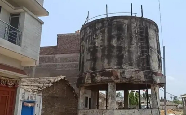 જર્જરીત હાલતમાં રહેલો ટાંકો