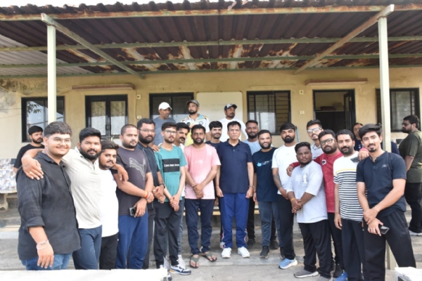 કેન્દ્રીય રમત ગમત  મંત્રી  ડૉ. મનસુખ માંડવિયાએ યુવાનો સાથે ક્રિકેટ રમી ઉત્સાહ વધાર્યો.