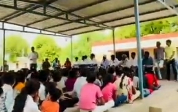 ખાનપુર રાજકુવા પ્રાથમિક શાળામાં નોટબુક વિતરણ કાર્યક્રમ યોજાયો