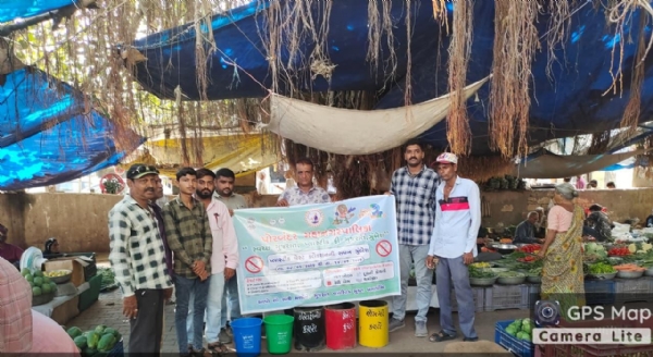 પોરબંદર મહાનગરપાલિકા દ્વારા શાકમાર્કેટના વેપારીઓને કચરાના વર્ગીકરણ અને સિંગલ યુઝ પ્લાસ્ટિકના ઉપયોગ અંગે જાગૃત કરાય.