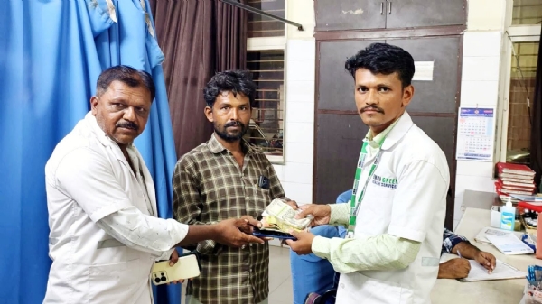 માનવ સેવા સાથે પ્રામાણિકતાનું ઉત્તમ ઉદાહરણ: 108ના કર્મચારીઓએ અકસ્માતગ્રસ્ત દર્દીનો ₹76,500નો સામાન પરિવારને પરત સોંપ્યો