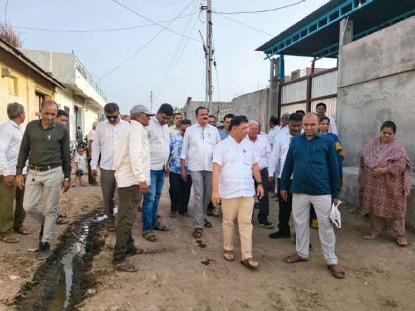 પીપરવાડીની 45 વર્ષ જૂની ગટર સમસ્યાના ઉકેલ તરફ પગલું, ધારાસભ્ય મહેશ કસવાળાએ કર્યું ખાતમુહૂર્ત પીપરવાડીની 45 વર્ષ જૂની ગટર સમસ્યાના ઉકેલ તરફ પગલું, ધારાસભ્ય મહેશ કસવાળાએ કર્યું ખાતમુહૂર્ત