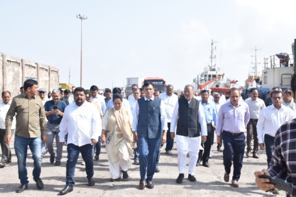 મેગા ફર્નિચર પાર્કની સ્થાપના માટે દેશ-વિદેશના પ્રતિનિધિમંડળોએ પોરબંદરના ભારવાડા ખાતે સૂચિત સ્થળની મુલાકાત લીધી.
