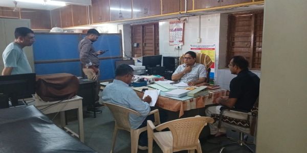 કડી તાલુકાની આરોગ્ય સંસ્થાઓની અધિકારીઓએ કરી મુલાકાત, કામગીરીની સમીક્ષા