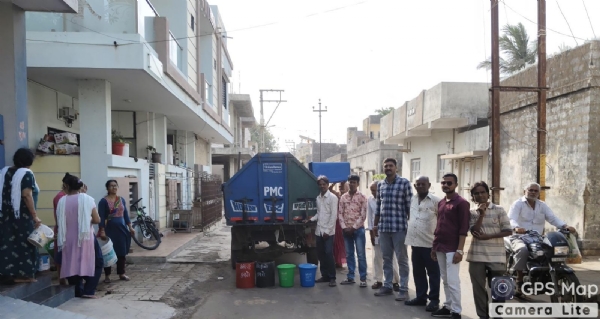 પોરબંદર મહાનગરપાલિકા દ્વારા શાકમાર્કેટના વેપારીઓને કચરાના વર્ગીકરણ અને સિંગલ યુઝ પ્લાસ્ટિકના ઉપયોગ અંગે જાગૃત કરાય.