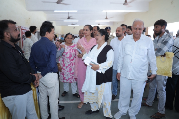 પોરબંદરમાં પીએમ સ્વનિધી મહોત્સવ યોજાયો.