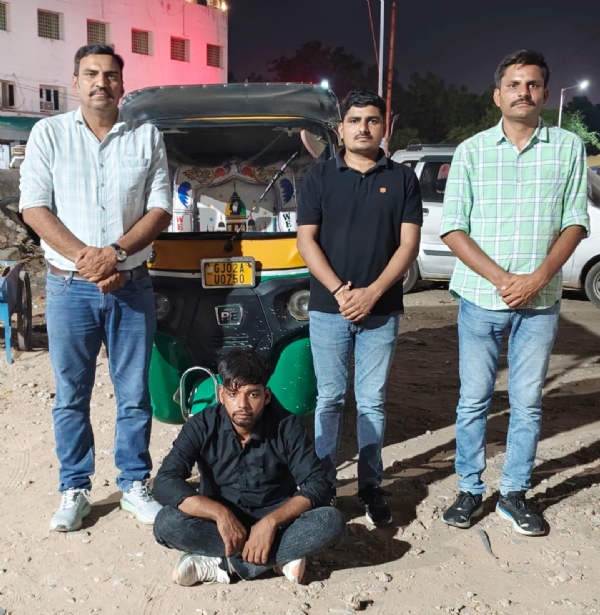 ધ્વનિ પ્રદૂષણ ફેલાવતા રિક્ષા ચાલક સામે મહેસાણા બી-ડિવિઝન પોલીસની કાર્યવાહી ધ્વનિ પ્રદૂષણ ફેલાવતા રિક્ષા ચાલક સામે મહેસાણા બી-ડિવિઝન પોલીસની કાર્યવાહી