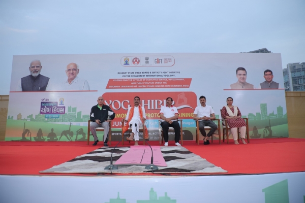 ગિફ્ટ સિટી ખાતે યોગ શિબિર યોજાઈ ગિફ્ટ સિટી ખાતે યોગ શિબિર યોજાઈ