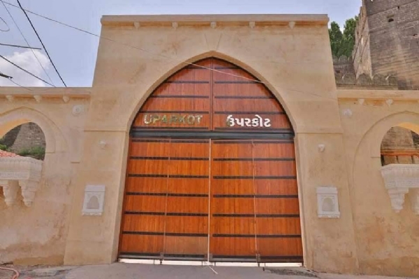જૂનાગઢનો ઉપરકોટ કિલ્લો ગરવા ગિરનારની