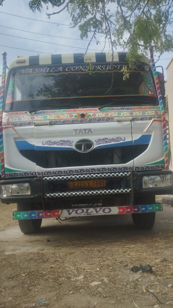 તેરા નલિયા હાઈવે પર કબ્જે કરાયેલ વાહન