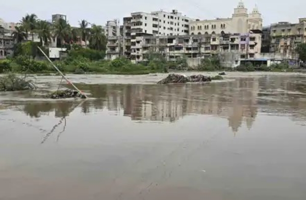 Heavy rains in Godhra affect normal life