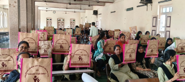 પોરબંદરમાં ‘ઘરેલું હિંસા અધિનિયમ અંગે કાયદાકીય માર્ગદર્શન સેમિનાર યોજાયો. પોરબંદરમાં ‘ઘરેલું હિંસા અધિનિયમ અંગે કાયદાકીય માર્ગદર્શન સેમિનાર યોજાયો.