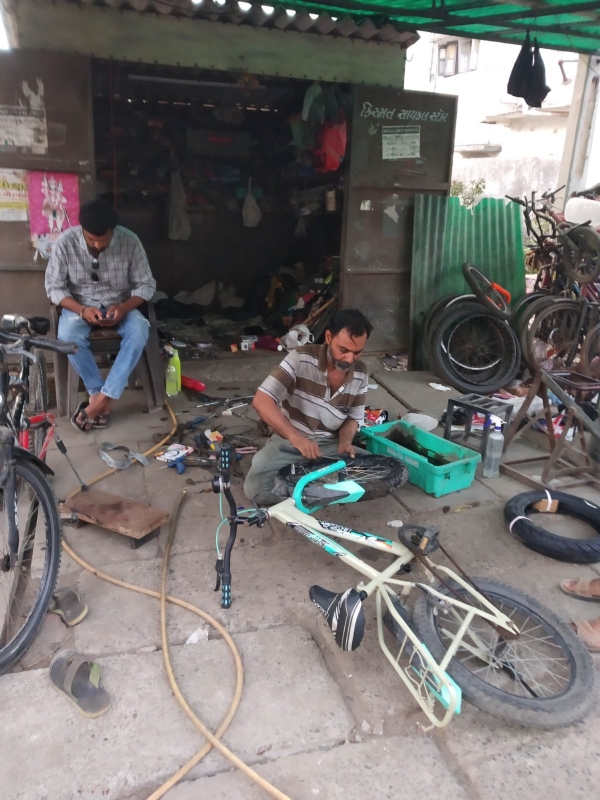 સોમનાથ વેરાવળમાં વિસરાતા સાયકલ યુગને જીવિત રાખે