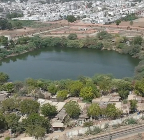 પિતાંબર તળાવના દબાણકર્તાઓને હાઈકોર્ટનો ઝટકો, અરજી ફગાવાઈ