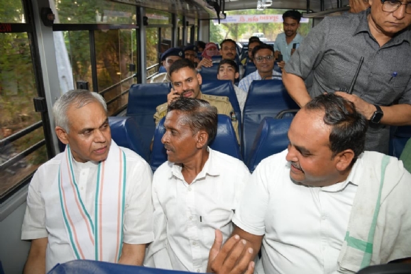 Governor Acharya Devvratji travelled for more than six hours in an ST bus in the scorching heat.