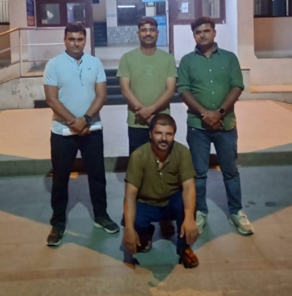 કડીના પ્રાણી ક્રૂરતા કેસમાં ફરાર આરોપી અમદાવાદથી ઝડપાયો કડીના પ્રાણી ક્રૂરતા કેસમાં ફરાર આરોપી અમદાવાદથી ઝડપાયો